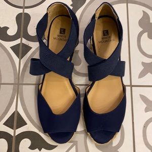 Women’s NWOT White Mountain Wedge Sandal. Size 8 M. Navy Blue.
